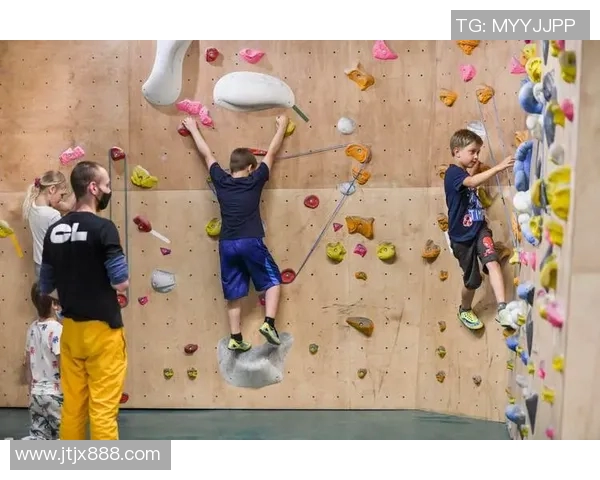 北京攀岩队的训练节奏与攀岩热点分析探讨