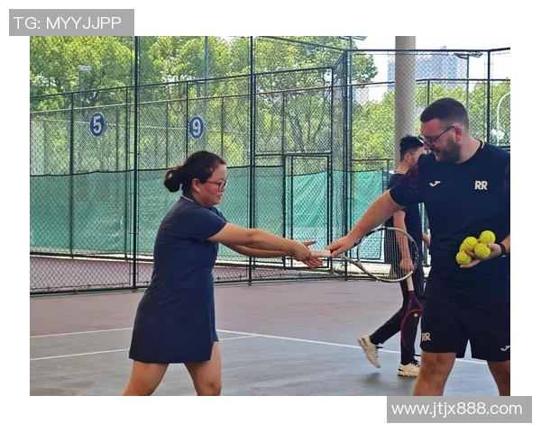 深圳网球队协同作战探秘：提升配合技巧与团队默契的关键策略