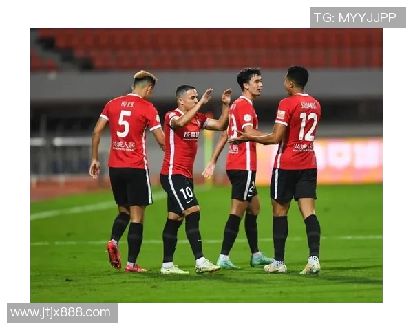 深入分析成都足球队的运营策略与战术布局探讨