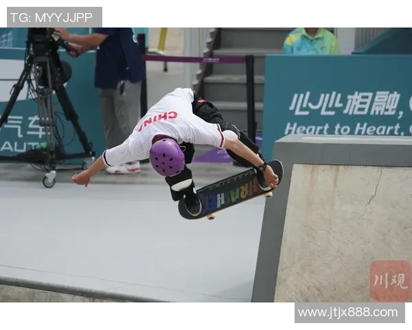 滑板之城的传奇：深入杭州滑板队员的独特技能与风采