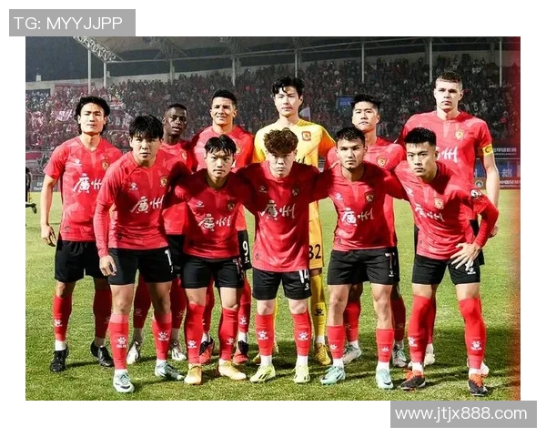 广州足球队战术变革引发热议球迷与专家共同探讨未来发展方向