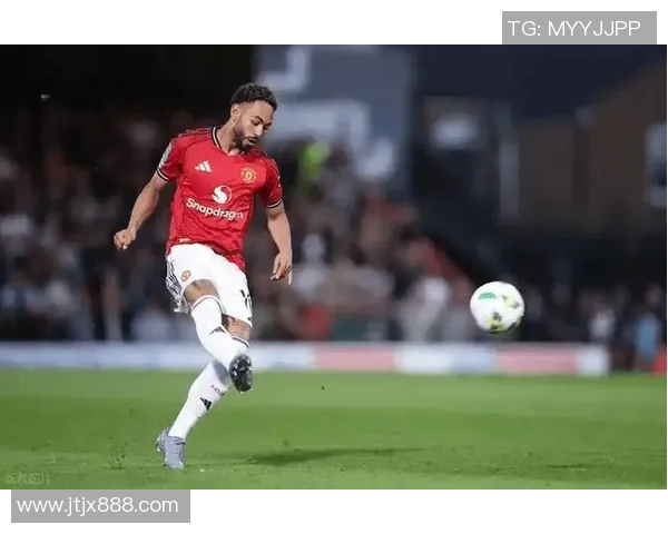 伯恩利主场迎战曼联新英豪强对决期待精彩瞬间