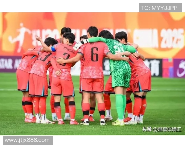 哈维西蒙斯的足球之路：从青训天才到职业赛场的闪耀明星