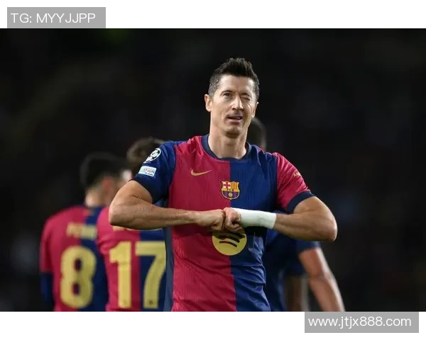 莱万在欧冠赛场火力全开10场12球领跑射手榜金靴指日可待